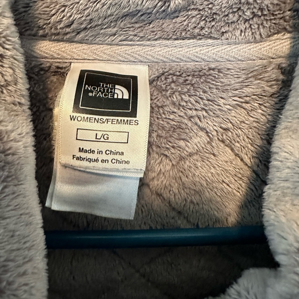 Gray Quilted Northface Jacket size large - Picture 2 of 3